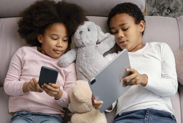 Adolescência e educação midiática: para além das telas 1 images 2025 05 03T202317.568